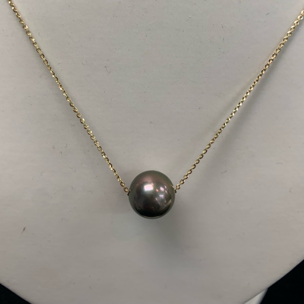 Tahitian black pearl